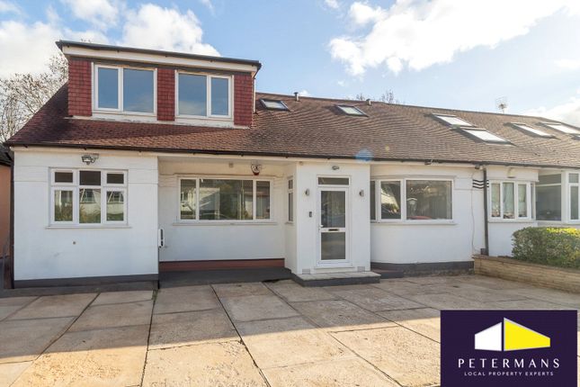 Thumbnail Bungalow to rent in Highview Gardens, Edgware, Middx