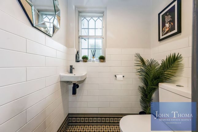 8, Chester Road, Chigwell photo 4