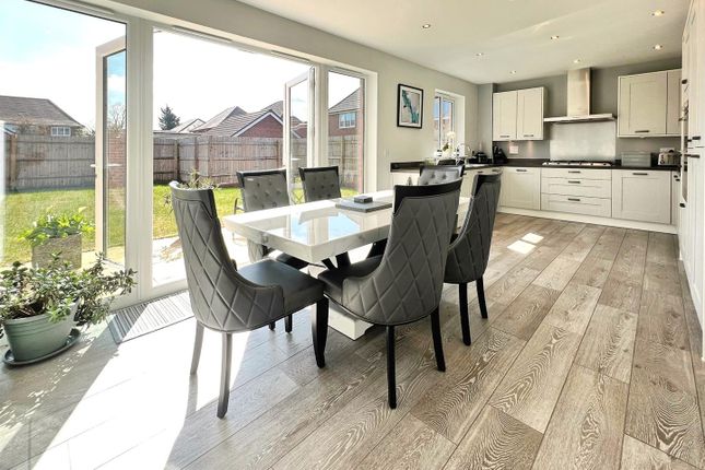 32, Diamond Crescent, Swindon photo 2