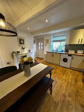 8, Apperley Road, Bradford photo 5