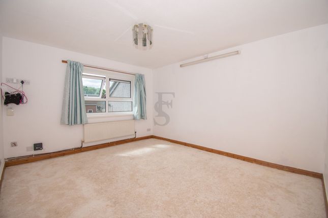 26 Portmore Close, Leicester photo 3