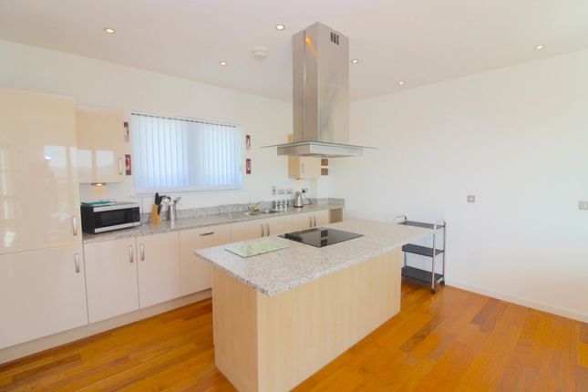 Flat to rent in Kings Road, Swansea