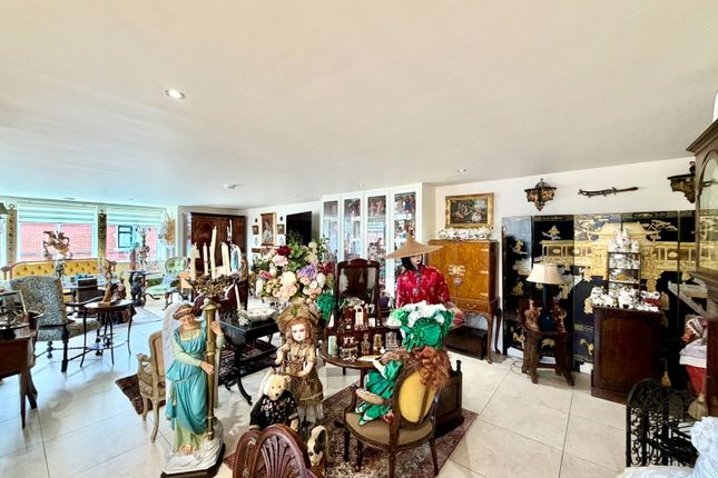 17,Lancaster House, Marlborough Drive, Bushey photo 4