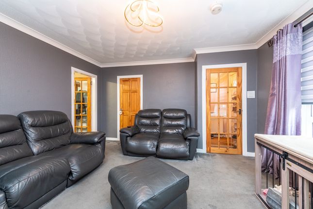 Lanrigg Avenue, Fauldhouse photo 4
