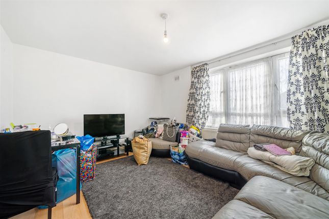 Flat for sale in Benton's Lane, West Norwood