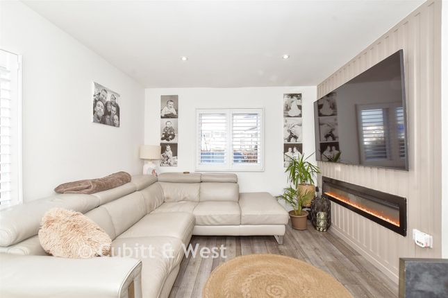 9, Nutbourne Park, Chichester photo 4