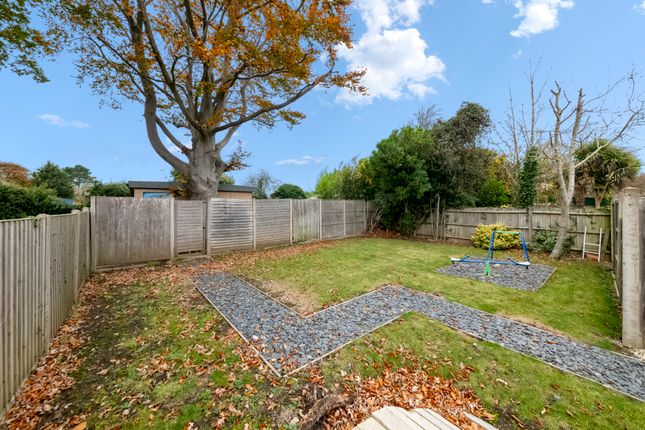 Studio Flat 2, 63, Gunnersbury Avenue, London photo 3