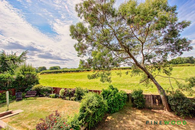 10 Spring House Close, Chesterfield photo 2