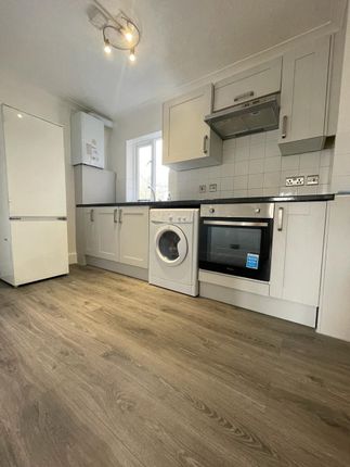 Flat to rent in Turnstone Close, London