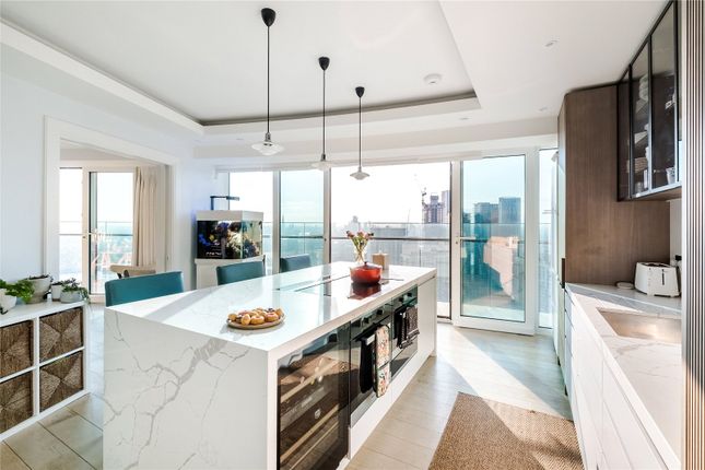 Flat for sale in Crossharbour Plaza, London