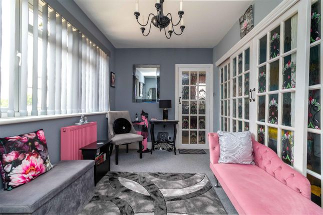 8, Wallace Avenue, Worthing photo 4