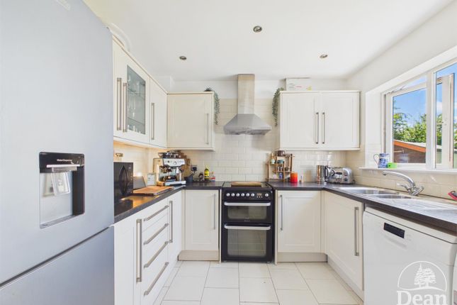 2, Livia Way, Lydney photo 3