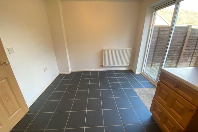 33, Stevenage photo 3