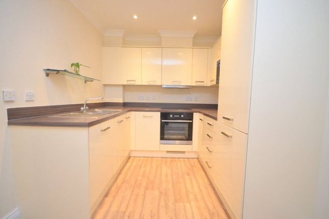 Flat to rent in St. Marys Lane, Upminster, Essex