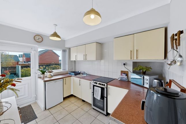 230 Park Road, Bolton photo 4