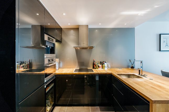 Flat 2005, 5, Moor Lane, London photo 4