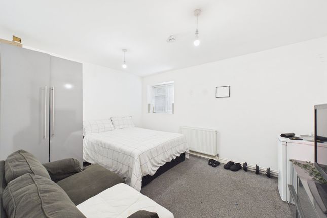 313, Basingstoke Road, Reading photo 4