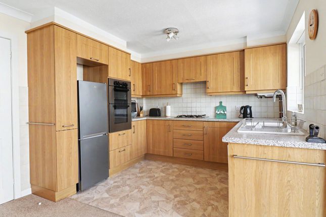 13 Pern Drive, Southampton photo 3
