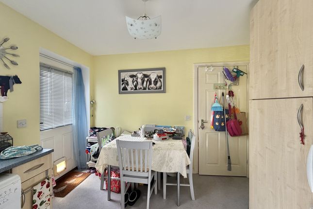 71 Wheathill Way, Milborne Port, Sherborne photo 4