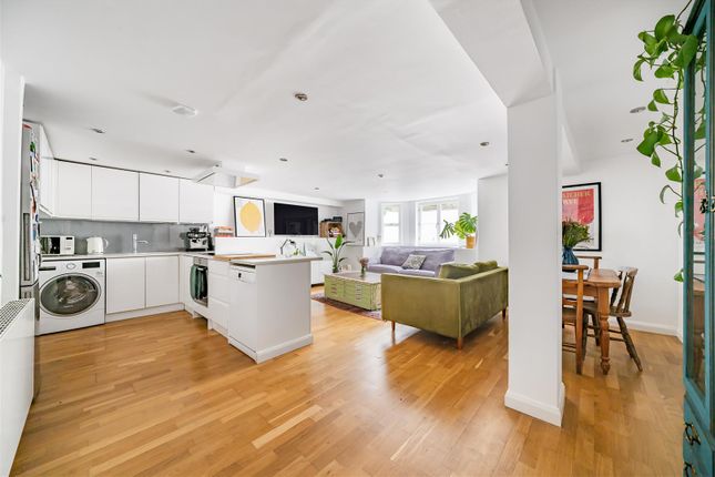 Flat for sale in St. Andrews Square, Surbiton