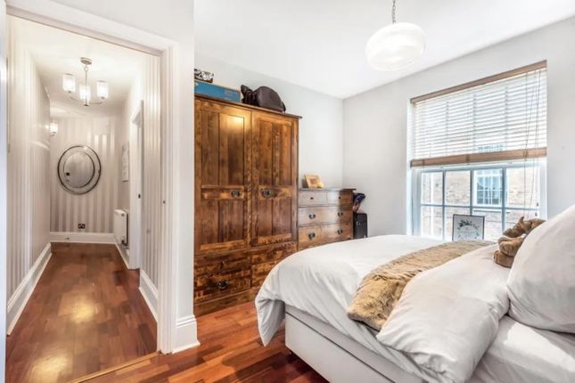 33 Princess Park Manor, London photo 5