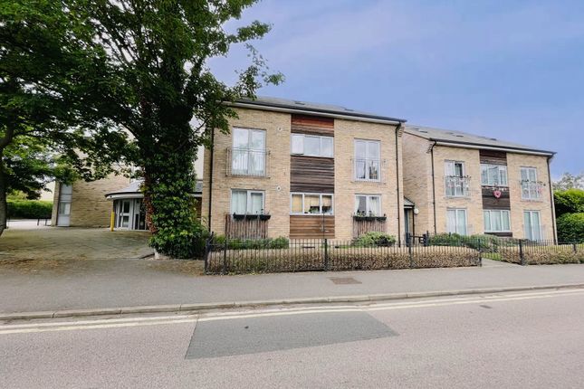 Flat to rent in Victoria Crescent, Cain Court