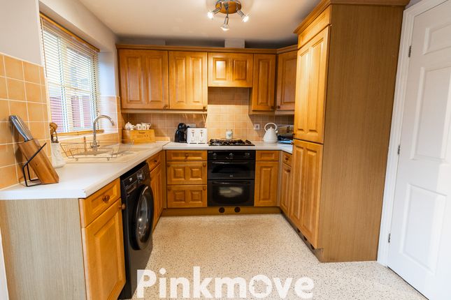 10, Old Castle Close, Newport photo 4
