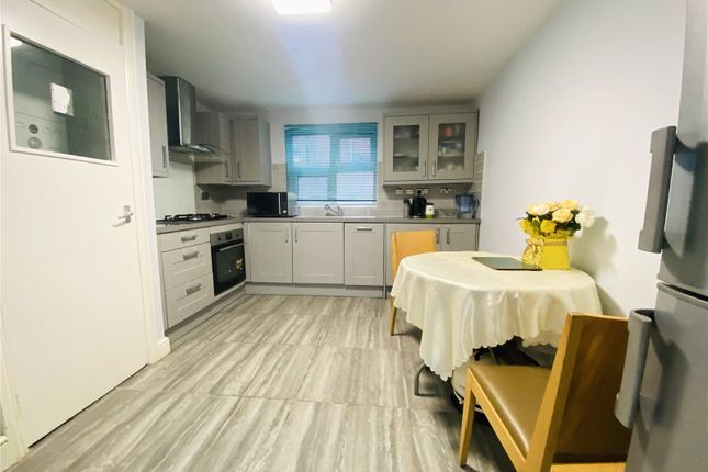 Flat for sale in Catford Hill, London