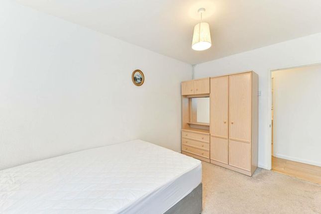 Thumbnail Flat to rent in Scrutton Close, Clapham