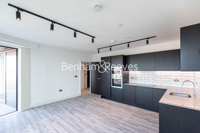 Flat to rent in Portal Way, Acton