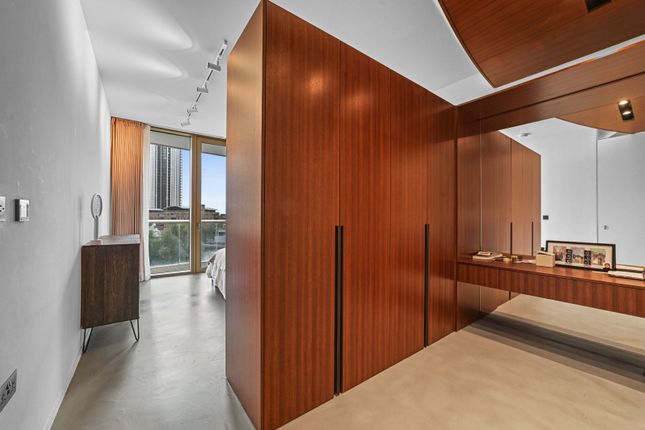 1 Park Drive, London photo 4