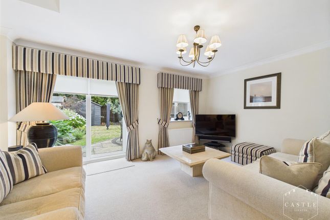 10, Wellington Close, Burbage photo 2