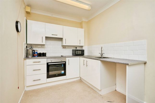 Flat 17, Savoy Court,, Town Lane, Isle of Wight photo 3