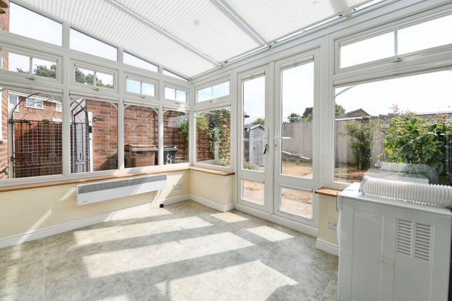 8, Lily Close, Chelmsford photo 4