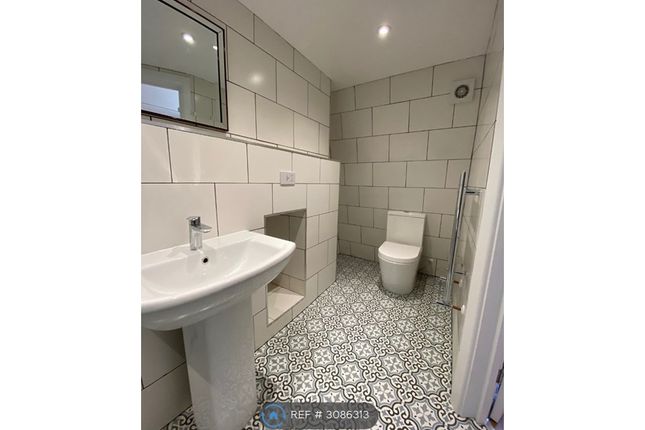 Flat, London photo 4