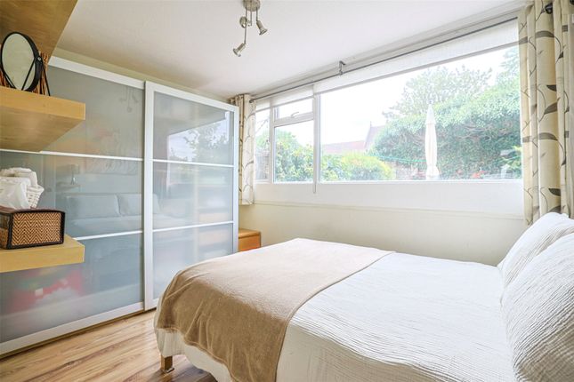 10, Vicarage Drive, Kent photo 4