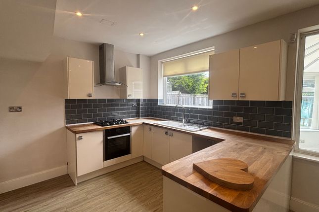 44, Newcastle upon Tyne photo 3