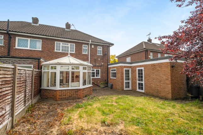 28, Pipers Close, Burnham photo 4