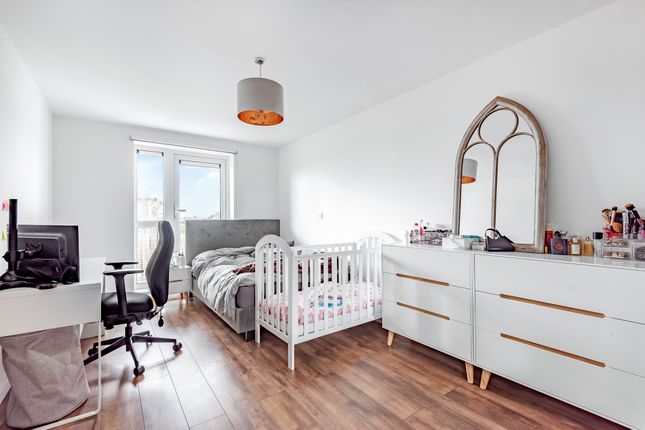 Flat 6, 6, Lyons Way, Slough photo 5
