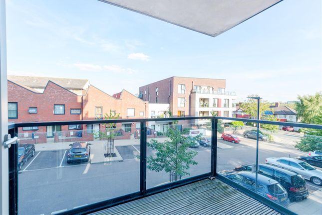 Flat 8 Crested Court, 3, Shearwater Drive, London photo 2