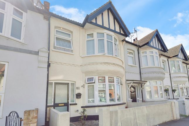 Thumbnail Flat for sale in Pall Mall, Leigh-On-Sea