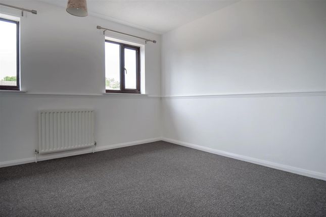 11 Linnet Close, Wellingborough photo 5