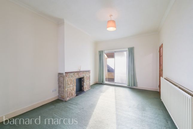 5, Longfield Avenue, Wallington photo 3