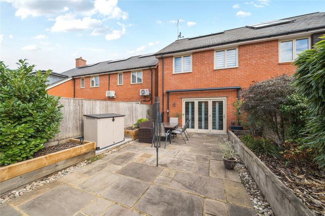 White Hart Close, Surrey photo 3