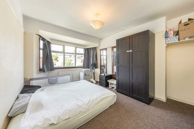 71, Forest Approach, Woodford Green photo 5