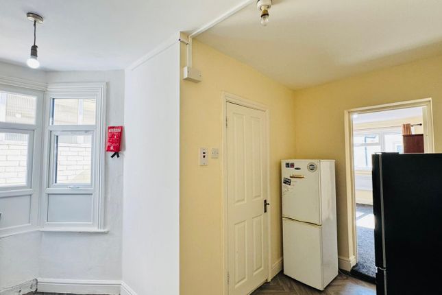 95B, Katherine Road, London photo 3