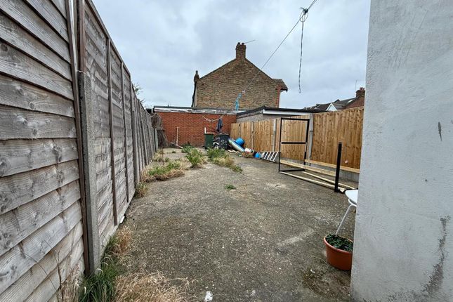 51, Highbury Gardens, Ilford photo 3