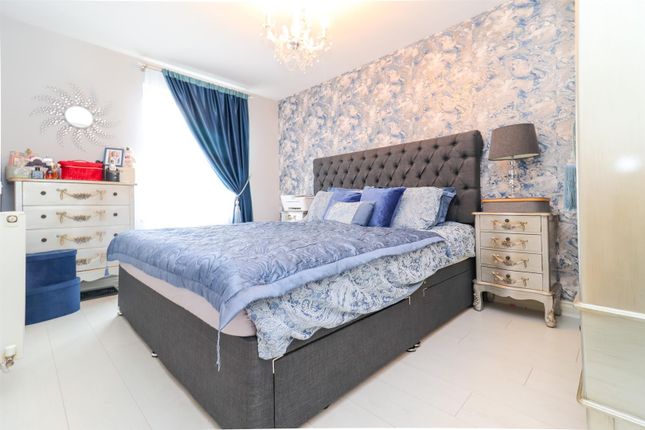 Flat for sale in Mill Chase Gardens, Wakefield