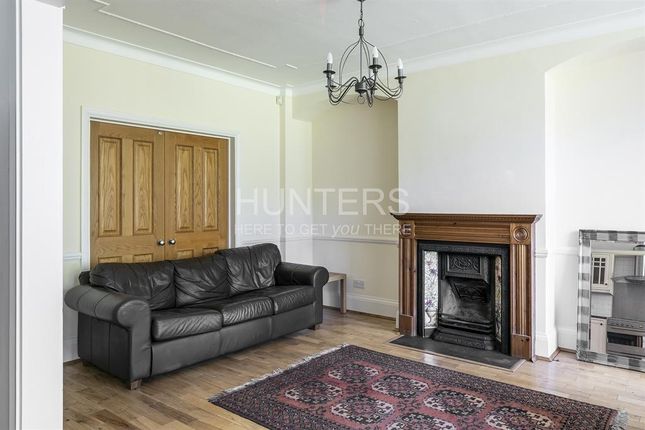 23, Wren Avenue, London photo 5