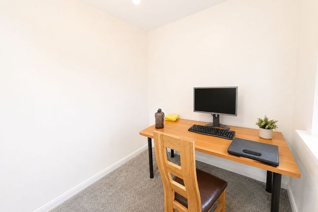 1, Oakleigh Grove, Bradford photo 3